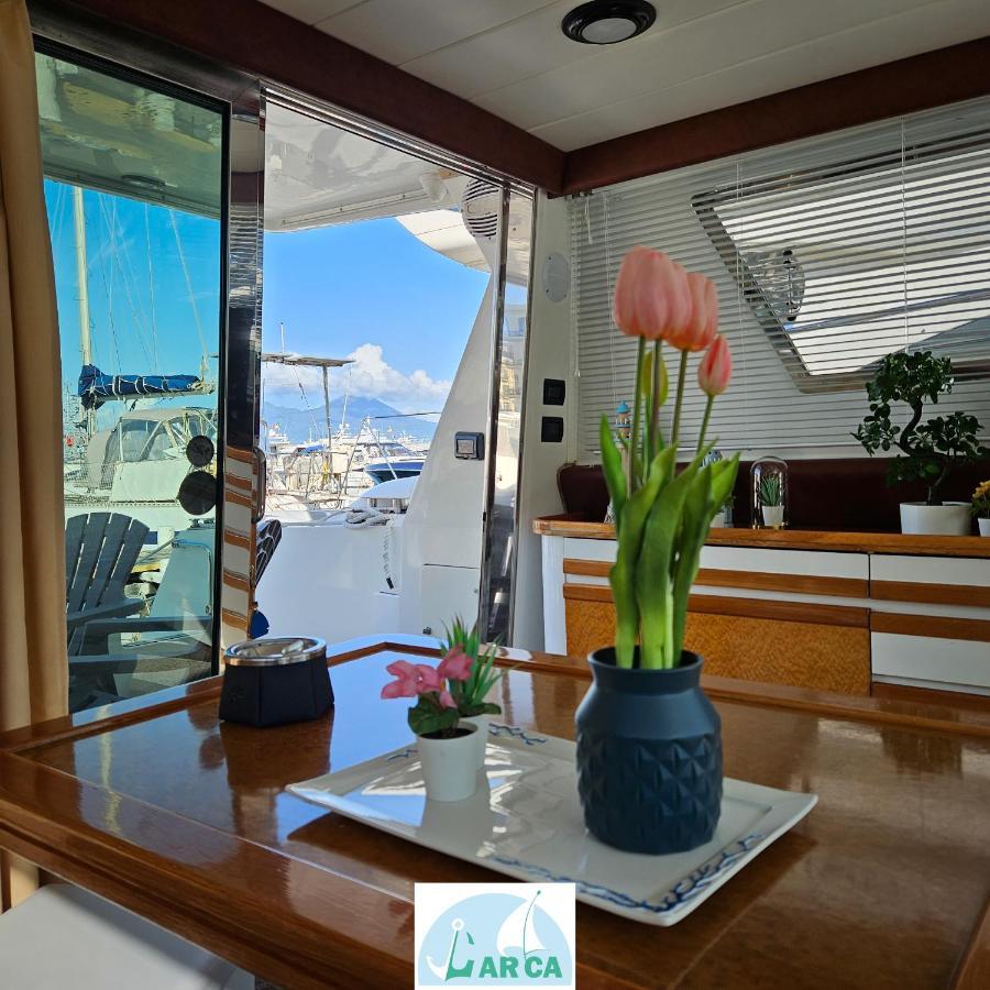 Boat And Breakfast Monica Hotel Napoli Eksteriør billede