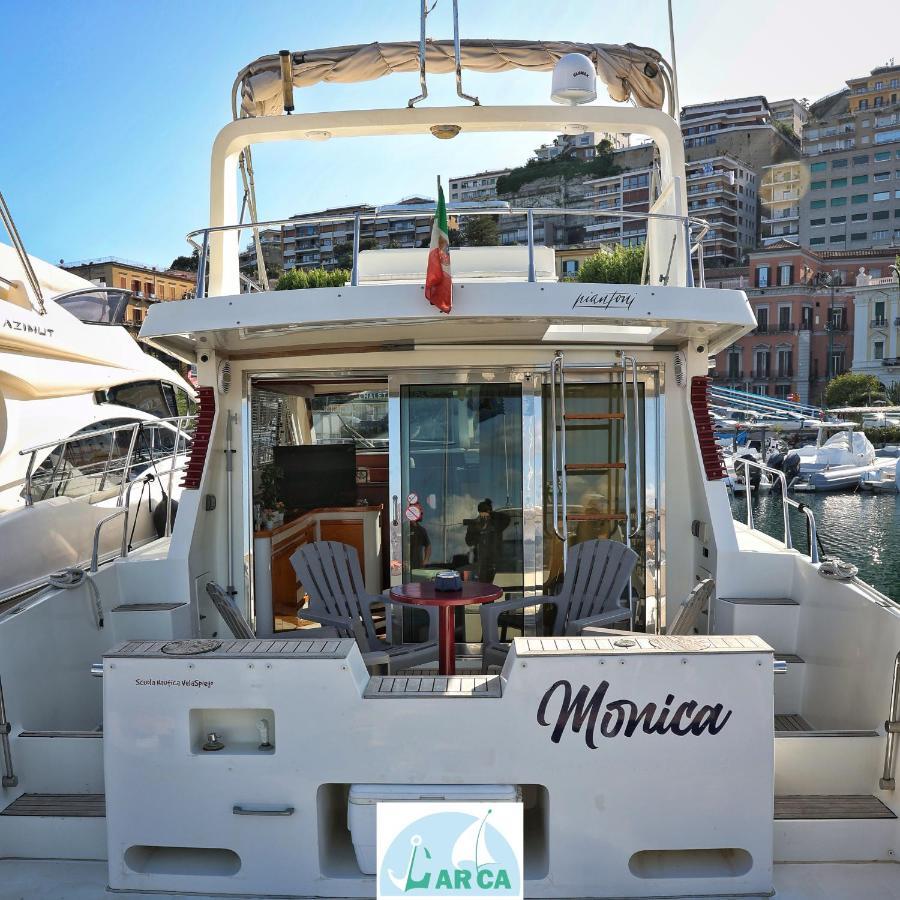 Boat And Breakfast Monica Hotel Napoli Eksteriør billede