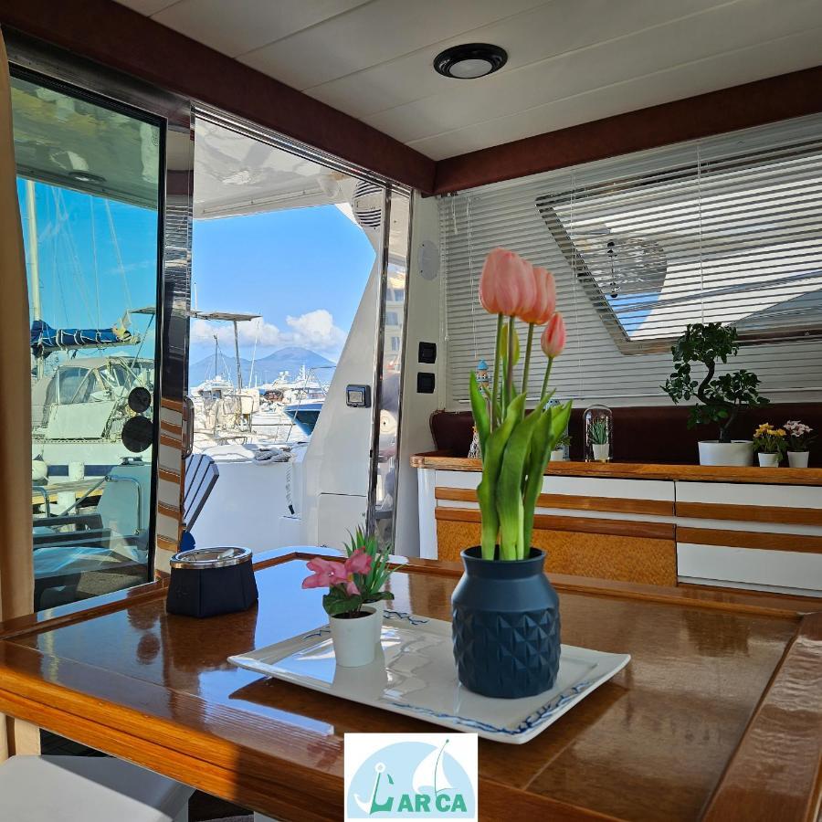 Boat And Breakfast Monica Hotel Napoli Eksteriør billede